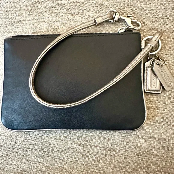 Coach Poppy Black & Gold Bag Convertible Wristlet With Metal & Leather Hang Tags - Picture 6 of 11